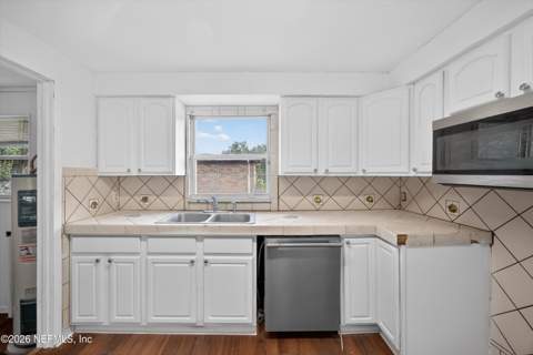 3842 Winton Drive, Jacksonville FL - photo 21 of 44
