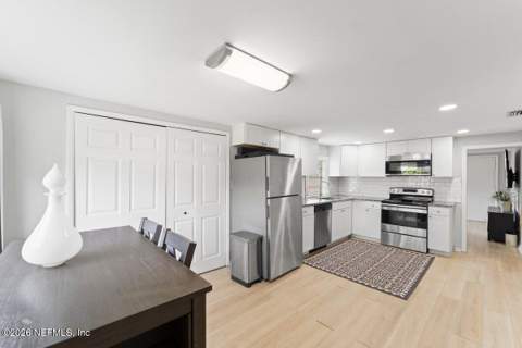6369 Jammes Road, Jacksonville FL - photo 7 of 22