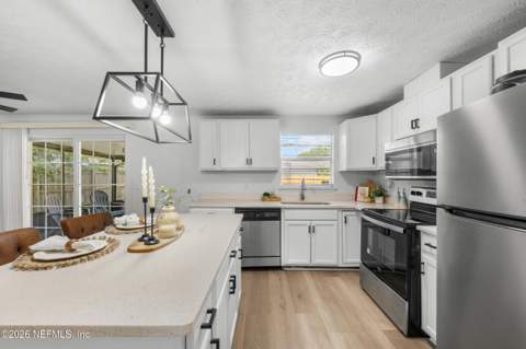 1512 Mesa Drive, Jacksonville FL - photo 8 of 37