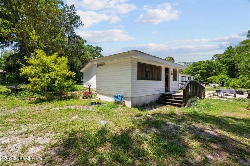 5 bedroom Manufactured Home at 4065 Silver Lake Drive, Palatka, Palatka — photo 4