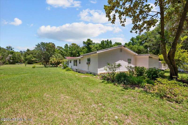 5 bedroom Manufactured Home at 4065 Silver Lake Drive, Palatka, Palatka — photo 3