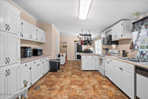 4065 Silver Lake Drive, Palatka FL - photo 14 of 42