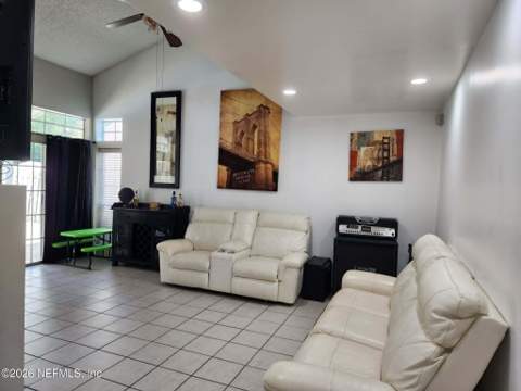 7747 Lynchburg Court, Jacksonville FL - photo 7 of 22