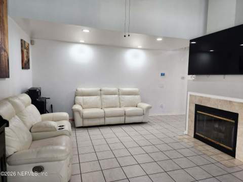 7747 Lynchburg Court, Jacksonville FL - photo 8 of 22