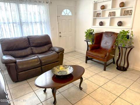 7047 Delisle Drive, Jacksonville FL - photo 10 of 31