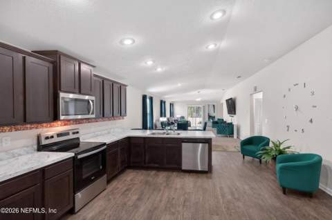 5990 Bucking Bronco Drive, Jacksonville FL - photo 7 of 42
