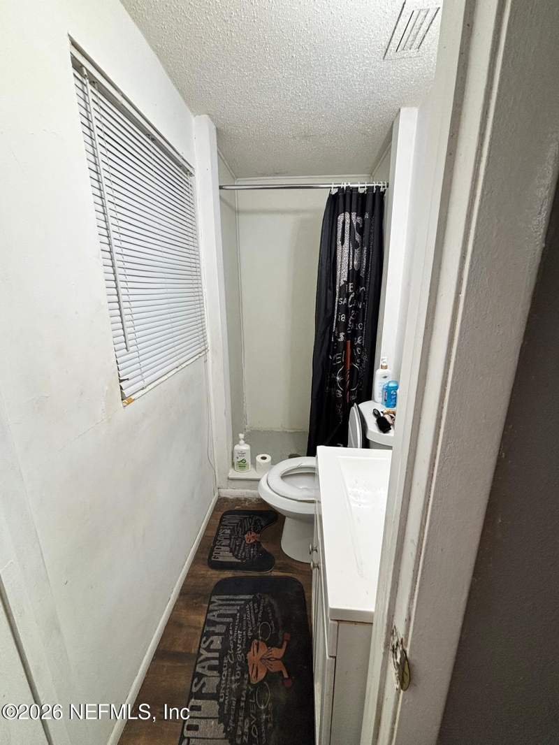 5 bedroom Single Family Residence at 5974 Charles D Evers Drive, Washington Lake Est, Jacksonville — photo 5
