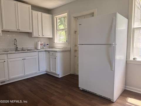 8126 Paul Jones Drive, Jacksonville FL - photo 8 of 27
