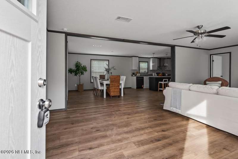 5 bedroom Mobile Home at 2817 Spring Drive, Middleburg, Middleburg — photo 4