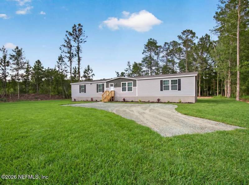5 bedroom Mobile Home at 2817 Spring Drive, Middleburg, Middleburg — photo 2