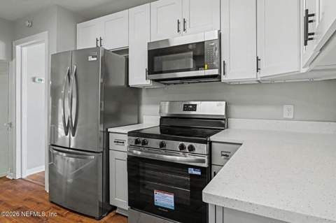 1074 Golfair Boulevard, Jacksonville FL - photo 7 of 33