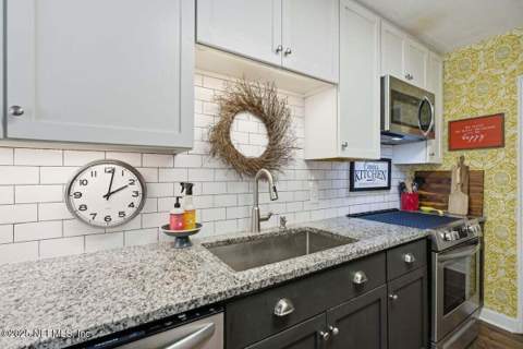 4531 Milstead Road, Jacksonville FL - photo 16 of 33