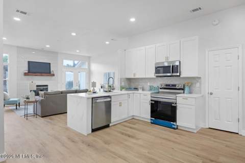 14122 Summer Breeze Drive, Jacksonville FL - photo 12 of 36