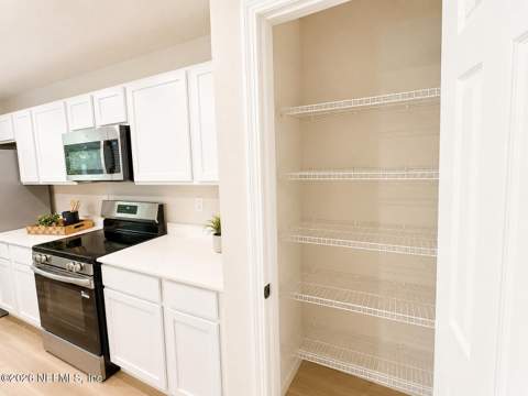 6278 Restlawn Drive, Jacksonville FL - photo 9 of 33