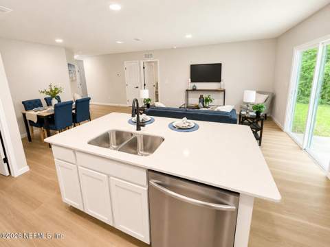 6278 Restlawn Drive, Jacksonville FL - photo 6 of 33