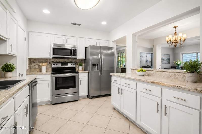 3 bedroom Single Family Residence at 6419 N Ballejo Court, Cedar Hills, Jacksonville — photo 5