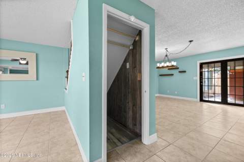 8203 Sutton Place, Jacksonville FL - photo 11 of 46