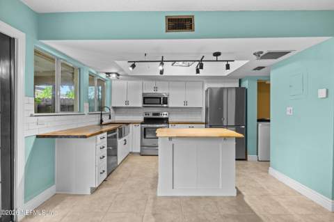 8203 Sutton Place, Jacksonville FL - photo 15 of 46