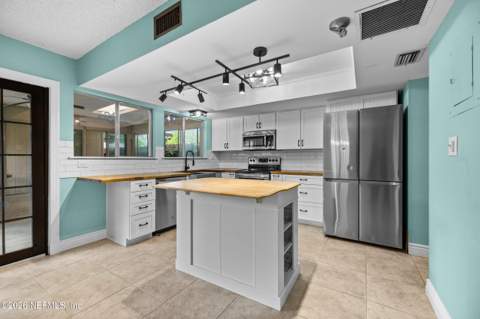 8203 Sutton Place, Jacksonville FL - photo 16 of 46