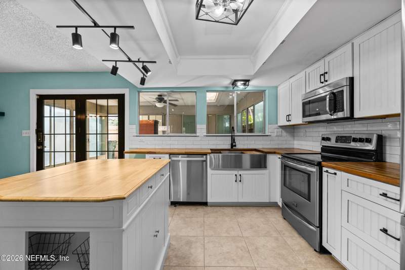 3 bedroom Townhouse at 8203 Sutton Place, Sutton Place, Jacksonville — photo 3
