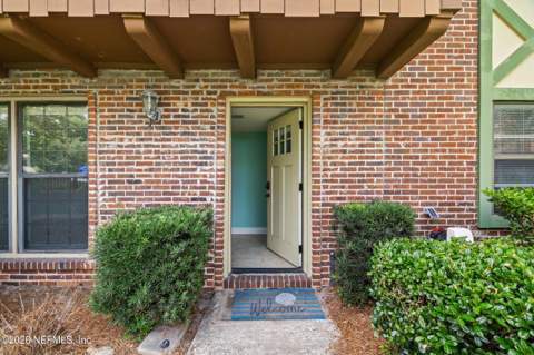 8203 Sutton Place, Jacksonville FL - photo 6 of 46