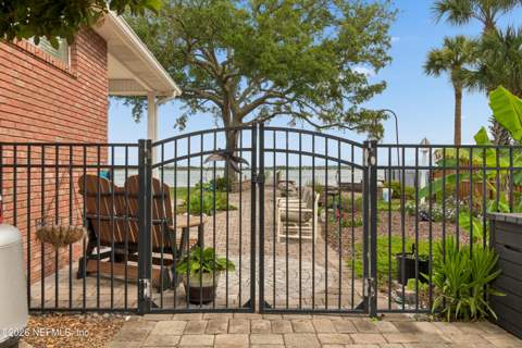 9006 Heckscher Drive, Jacksonville FL - photo 8 of 35