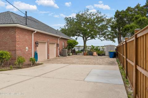 9006 Heckscher Drive, Jacksonville FL - photo 7 of 35