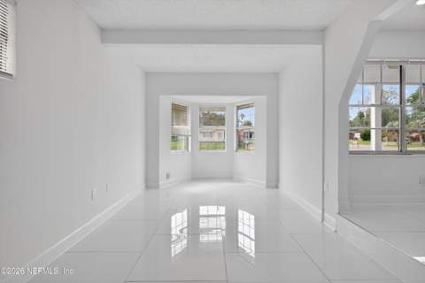 7028 Lincoln Circle, Jacksonville FL - photo 10 of 33