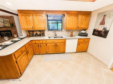 15489 Cape Drive, Jacksonville FL - photo 14 of 59