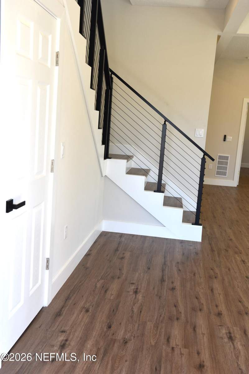 4 bedroom Single Family Residence at 1069 Spearing Street, Campbell Addn, Jacksonville — photo 2