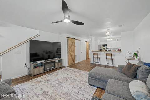 205 Oceangate Drive, Atlantic Beach FL - photo 6 of 18