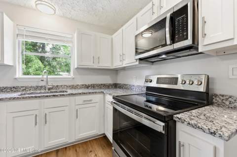 7067 Clovis Road, Jacksonville FL - photo 10 of 24