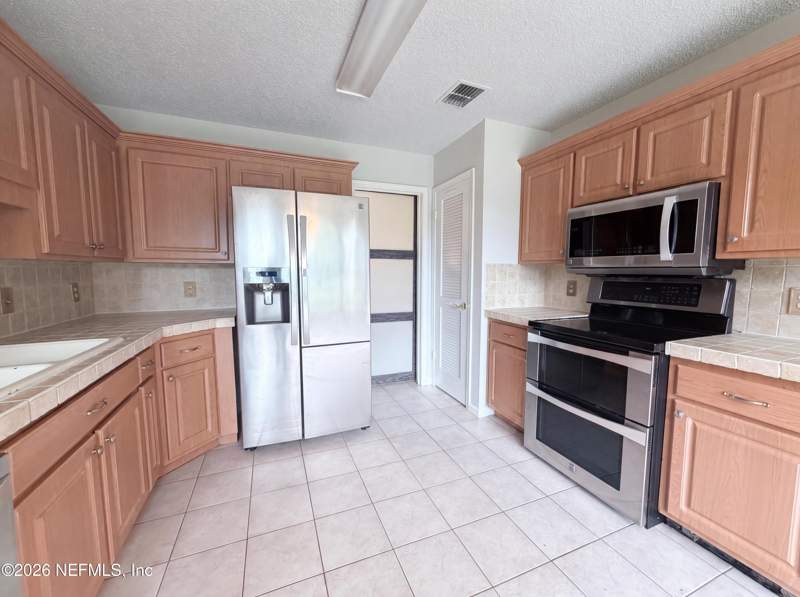 3 bedroom Single Family Residence at 2441 Longwood Street, Ridgecrest, Orange Park — photo 2