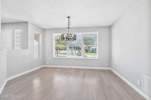 7047 Rivercrest Drive, Jacksonville FL - photo 14 of 37