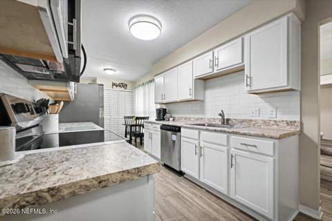1102 Meadow Drive, Orange Park FL - photo 12 of 40