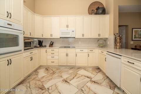 13175 Wexford Hollow Road, Jacksonville FL - photo 11 of 57