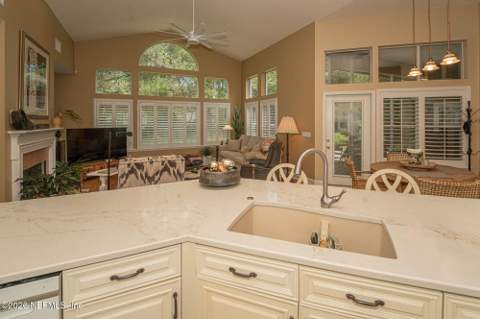 13175 Wexford Hollow Road, Jacksonville FL - photo 13 of 57