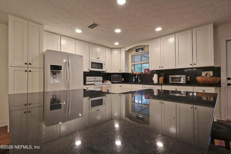 2 bedroom Single Family Residence at 4162 Scenic Drive, Gnann & Canova, Middleburg — photo 4