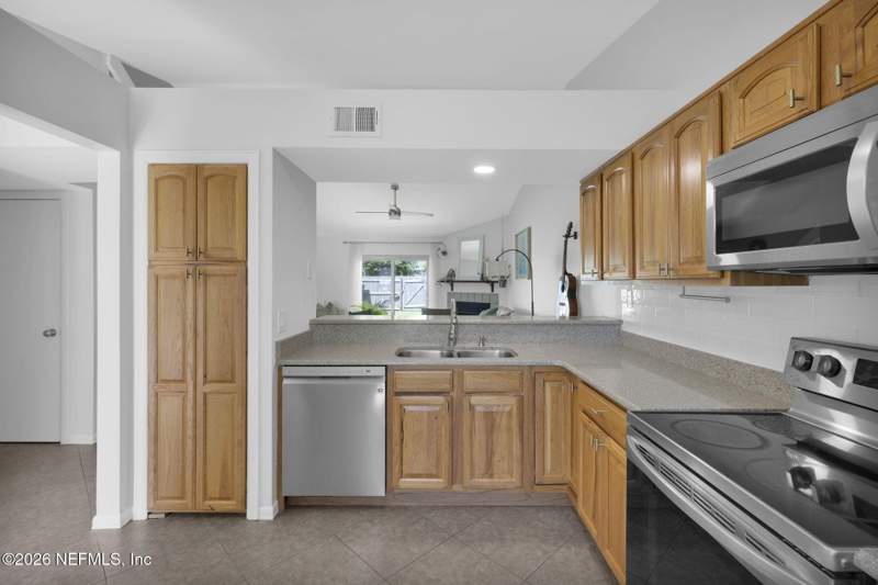 3 bedroom Townhouse at 639 Aquatic Drive, Aquatic Gardens, Atlantic Beach — photo 5