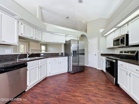 8672 Bandera Circle, Jacksonville FL - photo 8 of 23
