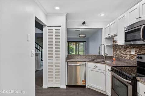 7701 Baymeadows Circle #1074, Jacksonville FL - photo 7 of 44