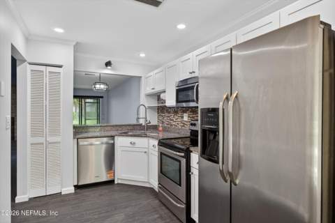 7701 Baymeadows Circle #1074, Jacksonville FL - photo 6 of 44