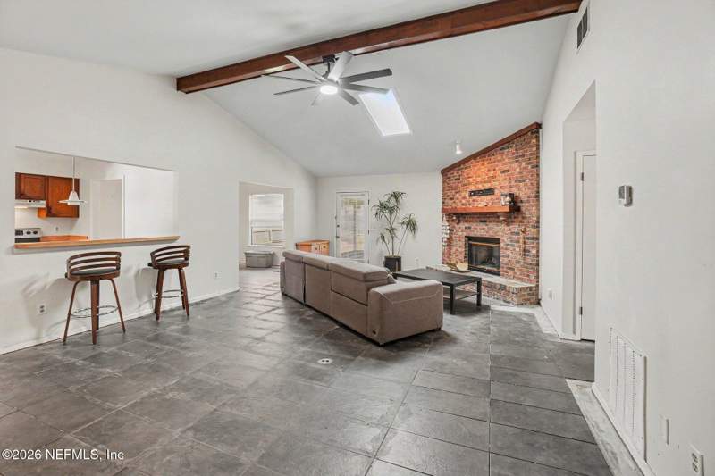 3 bedroom Single Family Residence at 10930 Steeding Horse Drive, Foxwood Trails, Jacksonville — photo 3