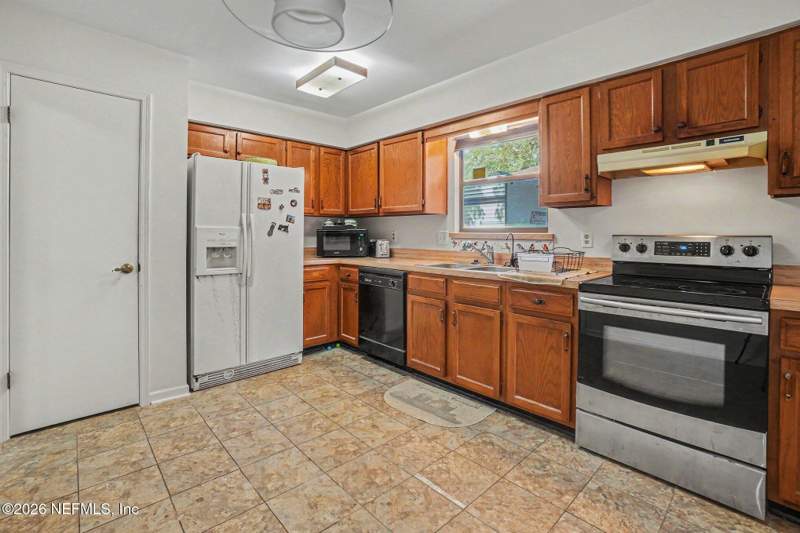 3 bedroom Single Family Residence at 10930 Steeding Horse Drive, Foxwood Trails, Jacksonville — photo 5