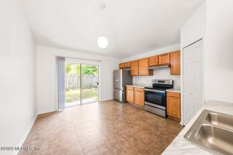 6570 Gentle Oaks Drive, Jacksonville FL - photo 10 of 23