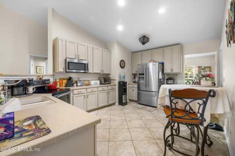 10905 Stanton Hills Drive, Jacksonville FL - photo 18 of 44