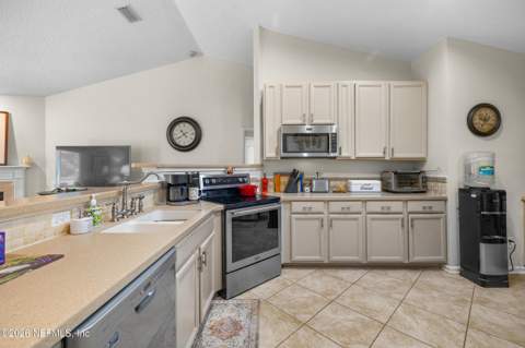10905 Stanton Hills Drive, Jacksonville FL - photo 21 of 44