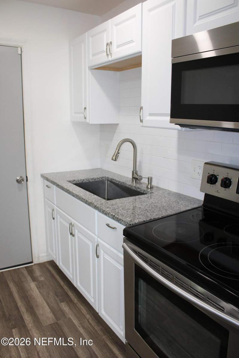 2 bedroom Single Family Residence at 3661 Cascade Road, Spring Park, Jacksonville — photo 4