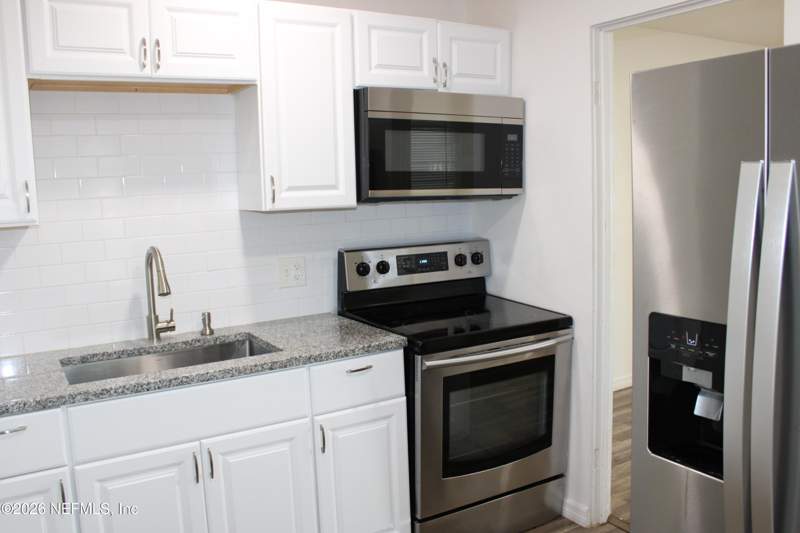 2 bedroom Single Family Residence at 3661 Cascade Road, Spring Park, Jacksonville — photo 3