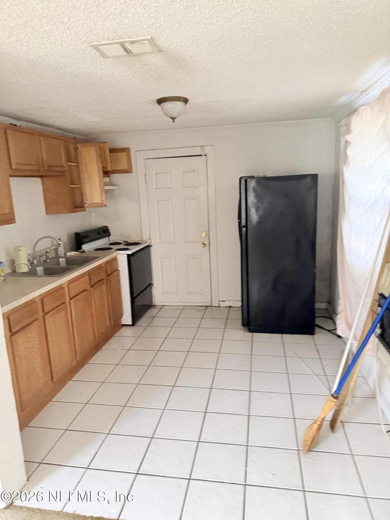 2 bedroom Single Family Residence at 10460 Gailwood Circle, Highland, Jacksonville — photo 4